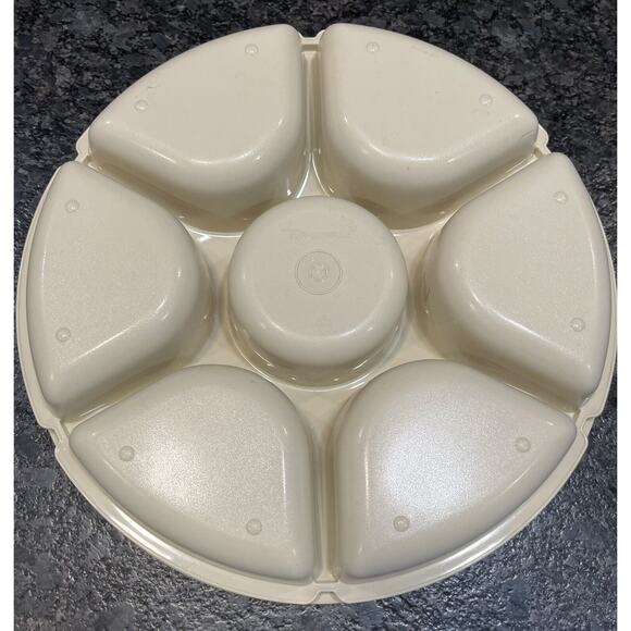 Vintage Tupperware Divided Vegetable Relish Chip & Dip Serving Tray & Lid - Picture 4 of 9